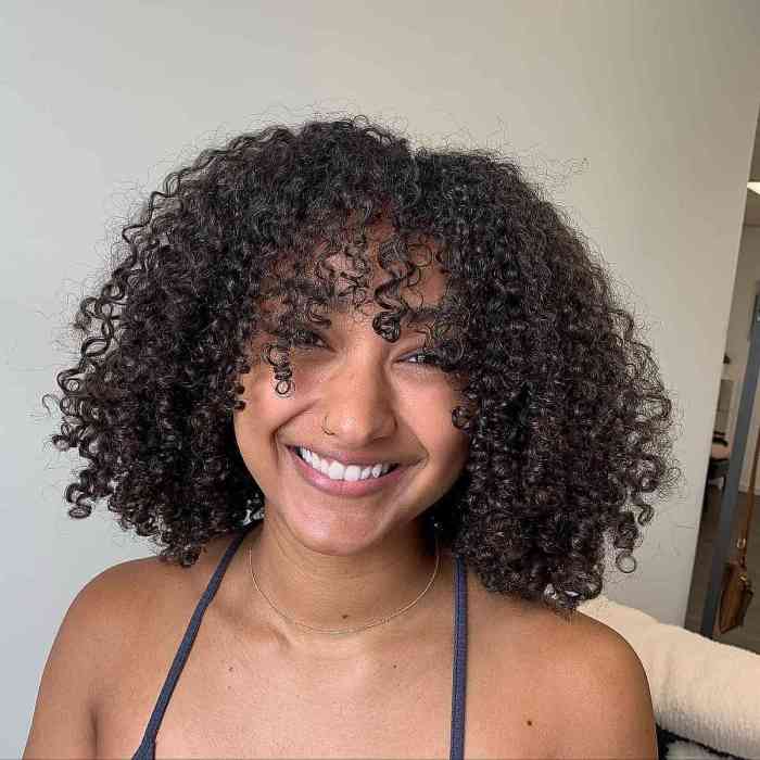 Bob wavy weave haircut crespo bobs cacheado hairstyle penteados curto showiest curls chin chic thick nazanin therighthairstyles mandi mulheres negras