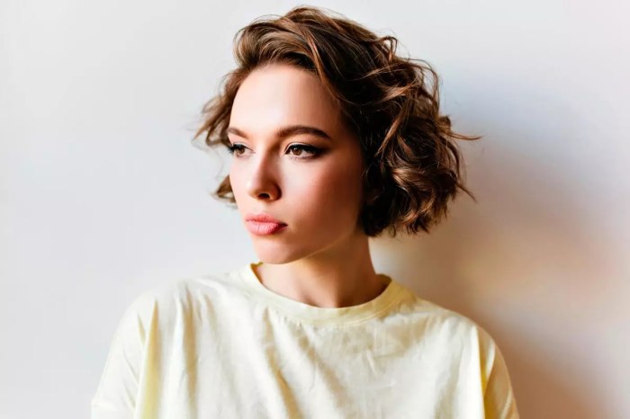 Short hairstyles curly hair